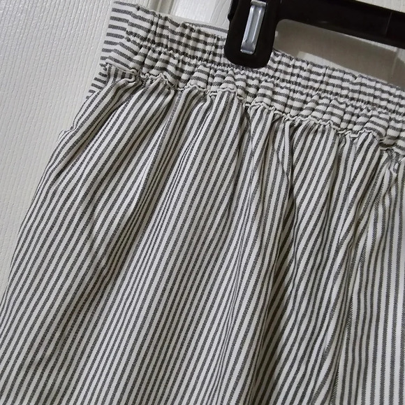 NWT Hayden Los Angeles Stretch Pinstripe Flared Pants, Cropped, Plus Size 1XL. - Picture 11 of 14